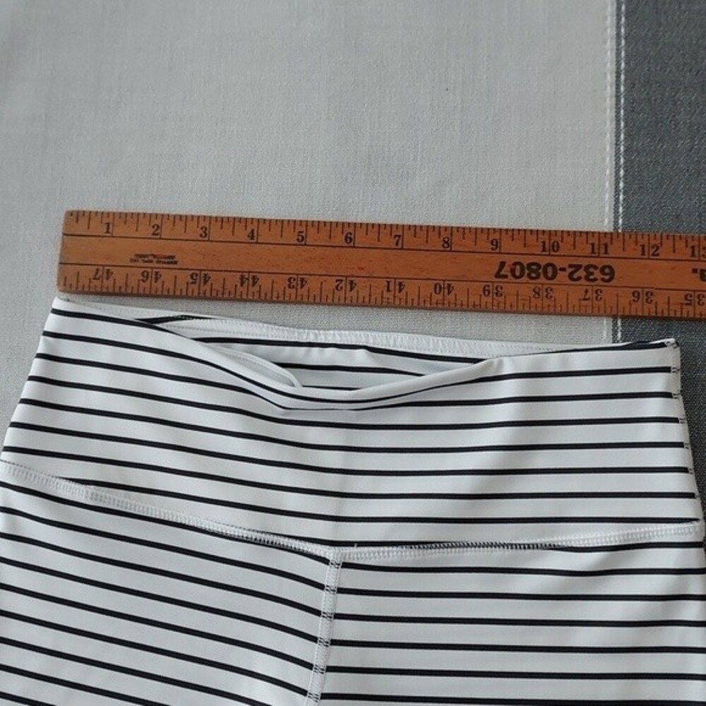 NWOT SCORPIO SOL‎ Capri Crop Leggings Pants White Navy Blue Stripes - Picture 2 of 4